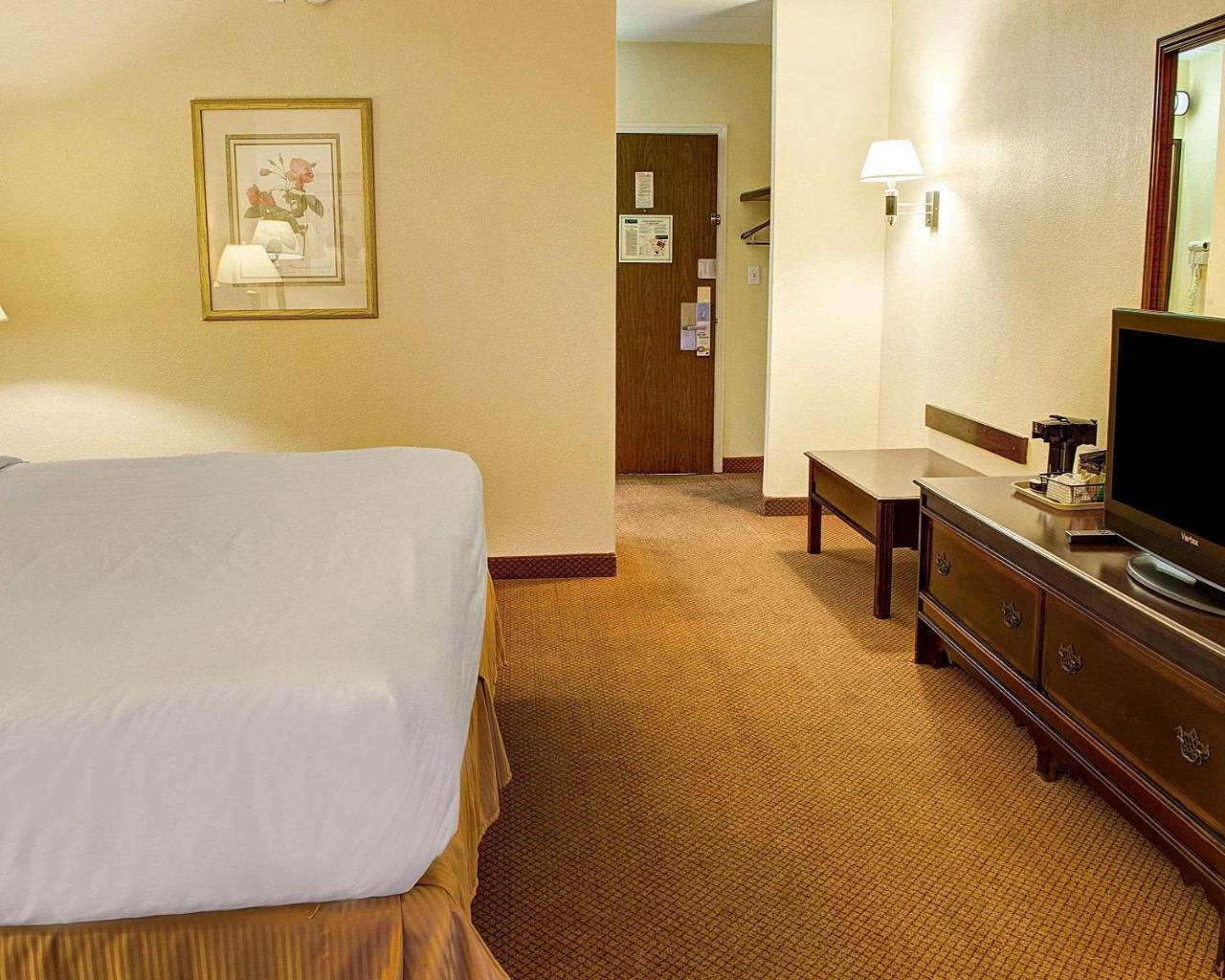 Quality Inn North Yellow Tavern Kültér fotó